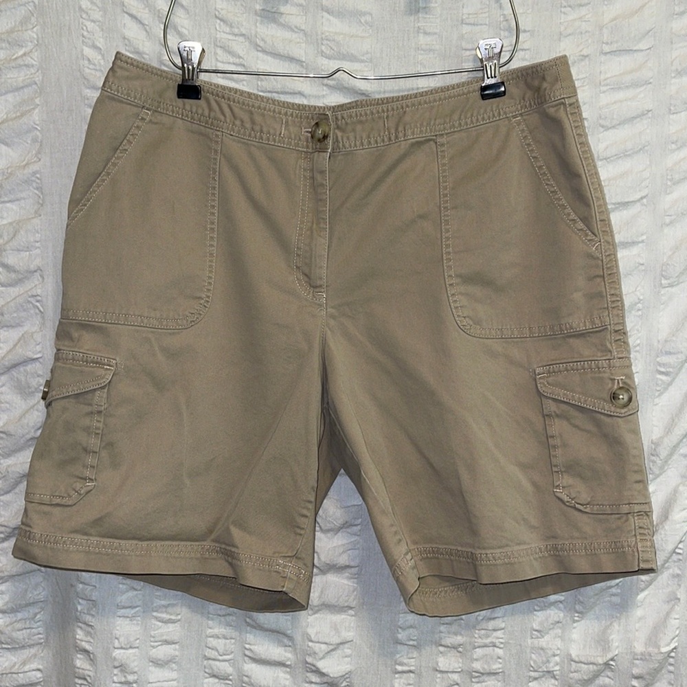 LL Bean Khaki Cargo Shorts Item 270864